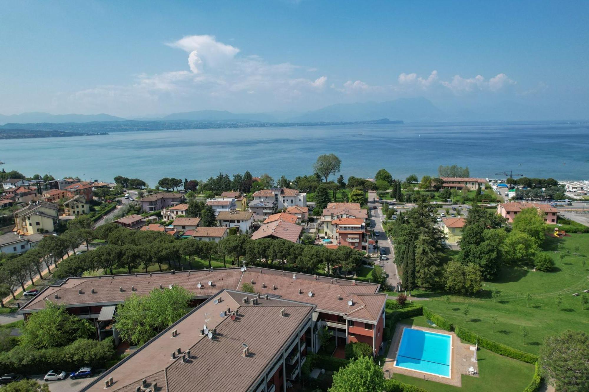 Breeze Apartment Десенцано дел Гарда Екстериор снимка