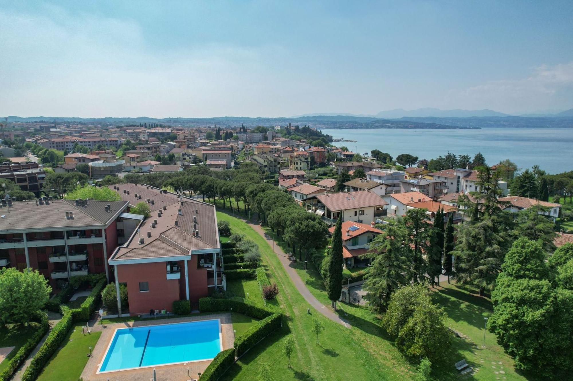 Breeze Apartment Десенцано дел Гарда Екстериор снимка