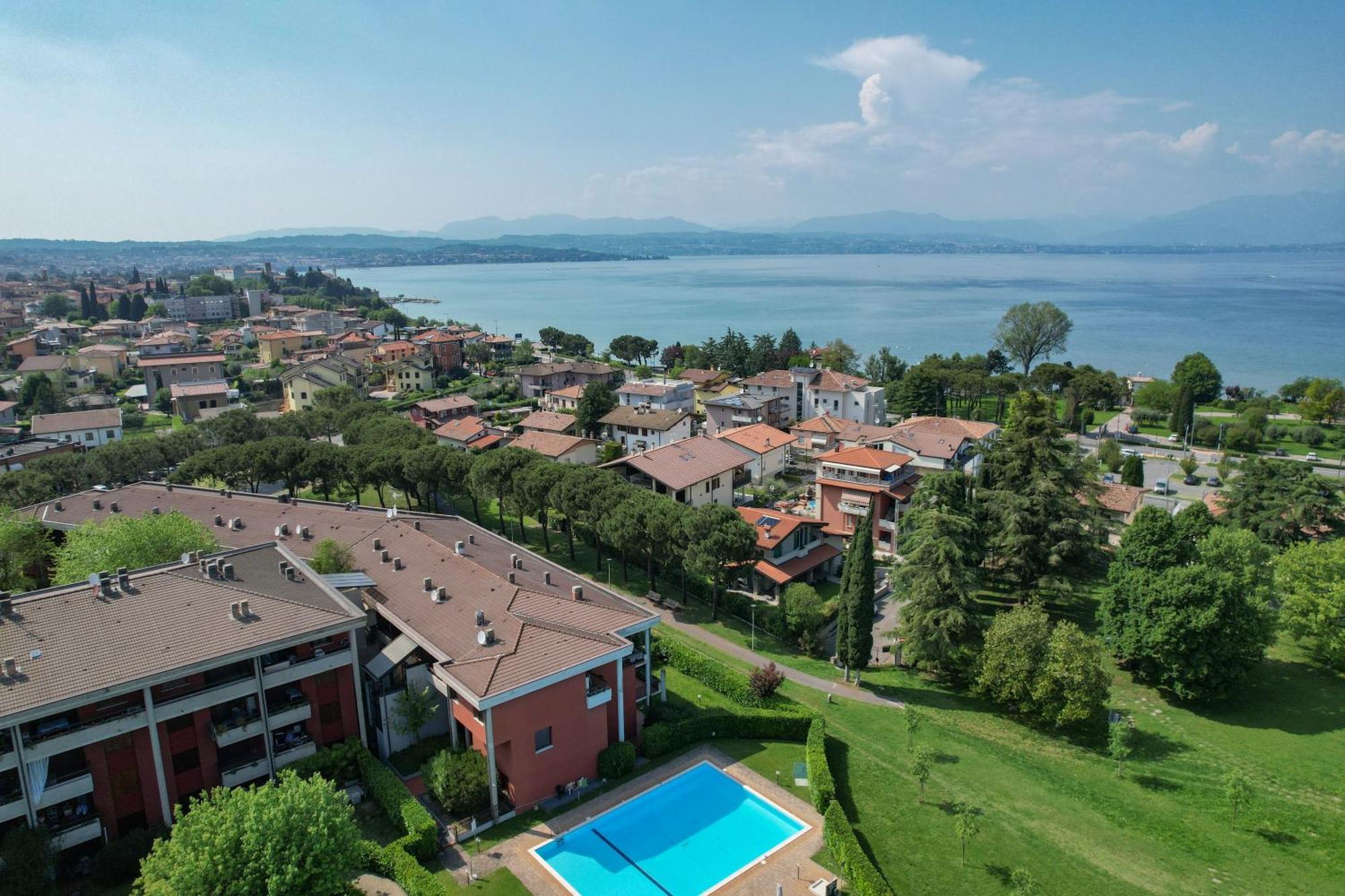 Breeze Apartment Десенцано дел Гарда Екстериор снимка