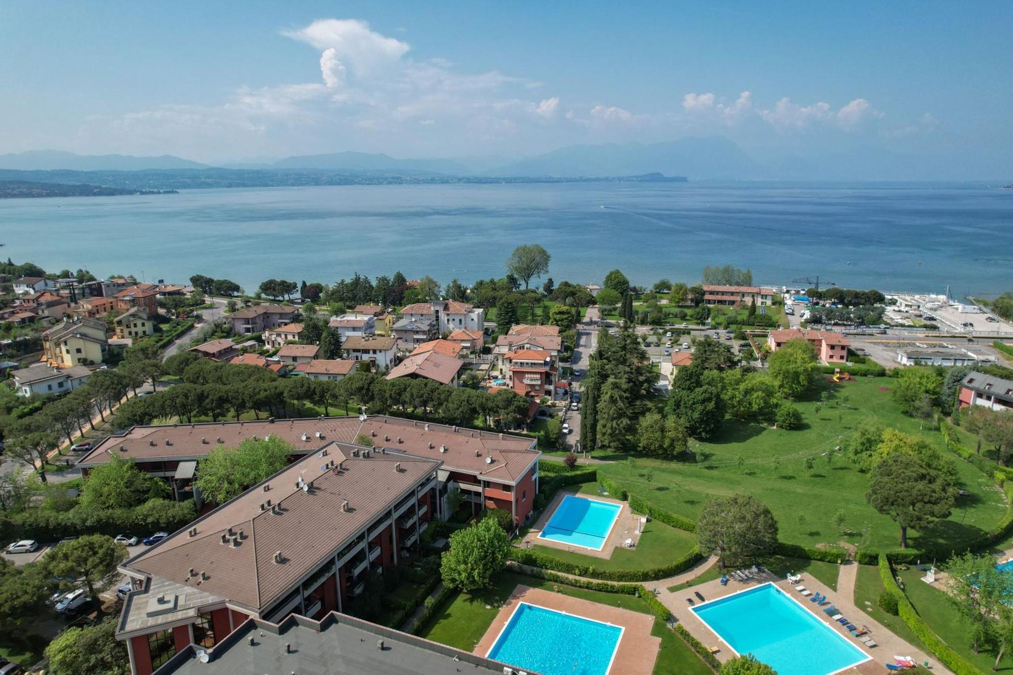 Breeze Apartment Десенцано дел Гарда Екстериор снимка
